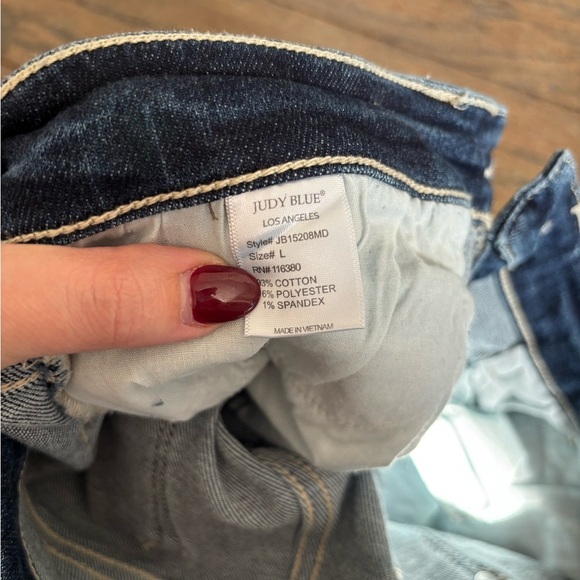 Judy Blue Jean Shorts Distressed Size Large - Picture 5 of 5